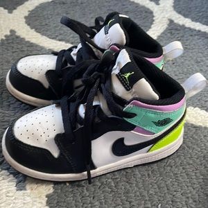 Jordan 1 mid toddler size 8